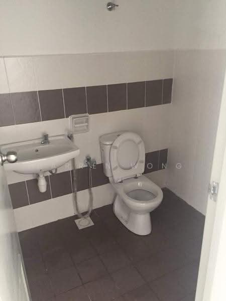 Shop / Office for Sale in Jalan Ipoh (Kuala Lumpur) - Darren Wong - Bathroom - PropertyGuru.com.my