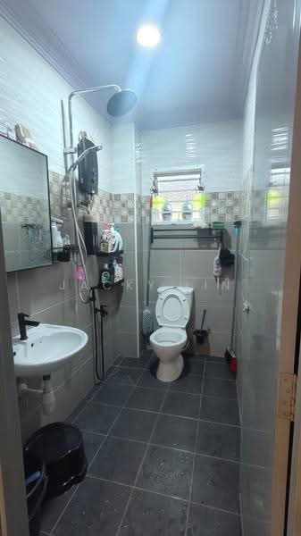 3-storey Terraced House for Sale in Taman Sri Muda (Shah Alam) - Jacky Lin - Bathroom - PropertyGuru.com.my