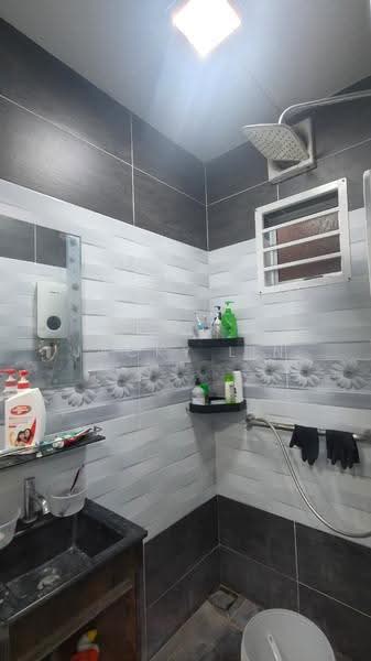 3-storey Terraced House for Sale in Taman Sri Muda (Shah Alam) - Jacky Lin - Bathroom - PropertyGuru.com.my