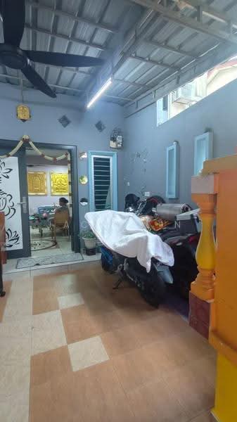 3-storey Terraced House for Sale in Taman Sri Muda (Shah Alam) - Jacky Lin - Entrance - PropertyGuru.com.my