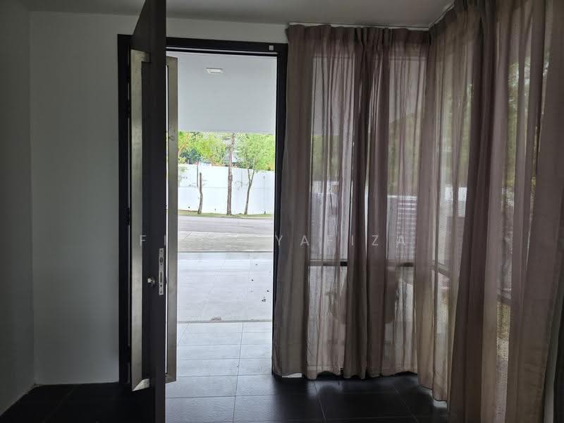 Bungalow House for Sale in Twin Palms Kemensah (Melawati) - Fifi Syafiza - Entrance - PropertyGuru.com.my