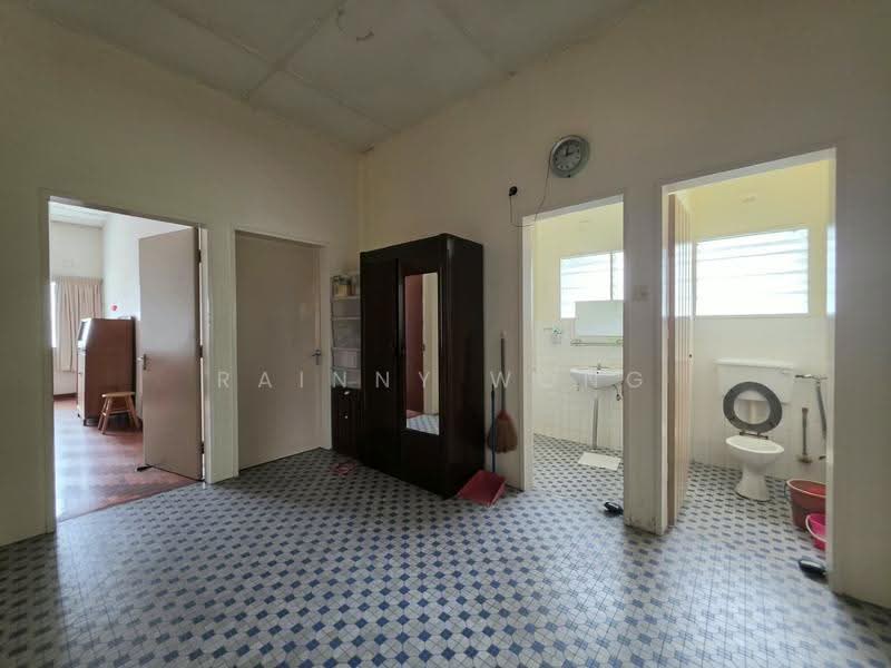 Semi-Detached House for Sale in Medan Terengganu (Jelutong) - Rainny Wong - Bathroom - PropertyGuru.com.my