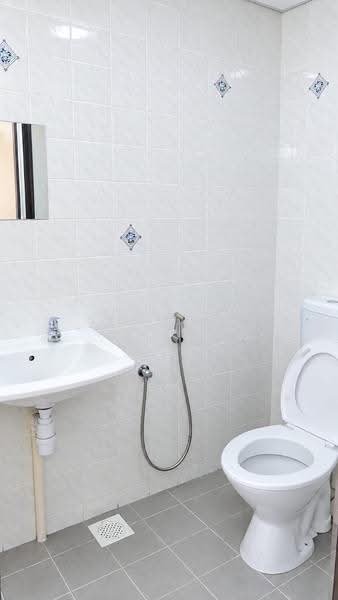 Pejabat untuk Disewa di Taman Bukit Mayang Emas (Petaling Jaya) - Sean Ng - Bathroom - PropertyGuru.com.my