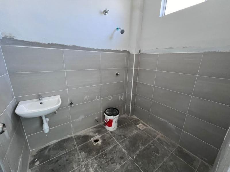 Rumah Berkembar untuk Dijual di Taman Limbongan Permai (Klebang) - Woon . - Bathroom - PropertyGuru.com.my