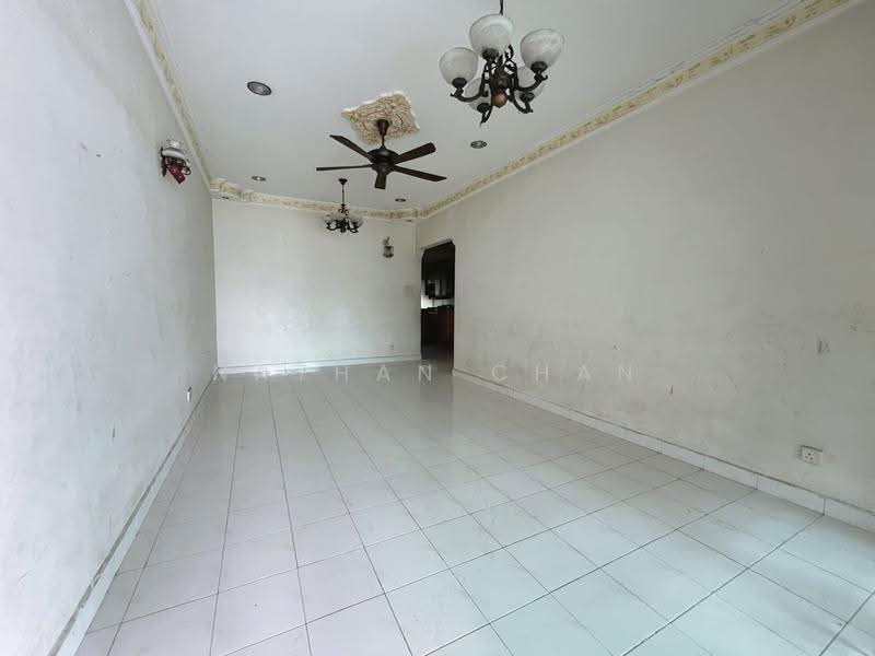 Rumah Teres 1.5-Tingkat untuk Dijual di Taman Gaya (Ulu Tiram) - Nathan Chan - Living Room - PropertyGuru.com.my