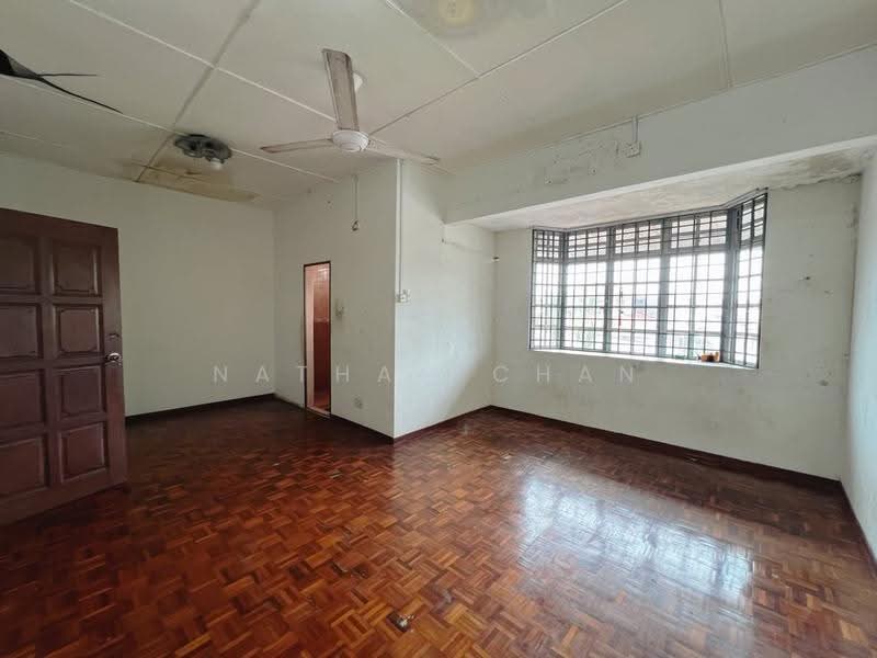 Rumah Teres 1.5-Tingkat untuk Dijual di Taman Gaya (Ulu Tiram) - Nathan Chan - Living Room - PropertyGuru.com.my