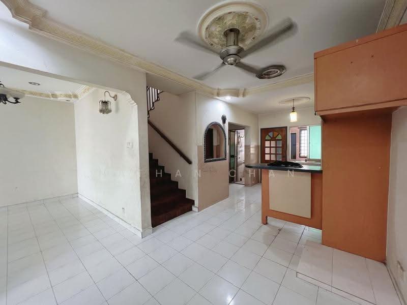 Rumah Teres 1.5-Tingkat untuk Dijual di Taman Gaya (Ulu Tiram) - Nathan Chan - Living Room - PropertyGuru.com.my