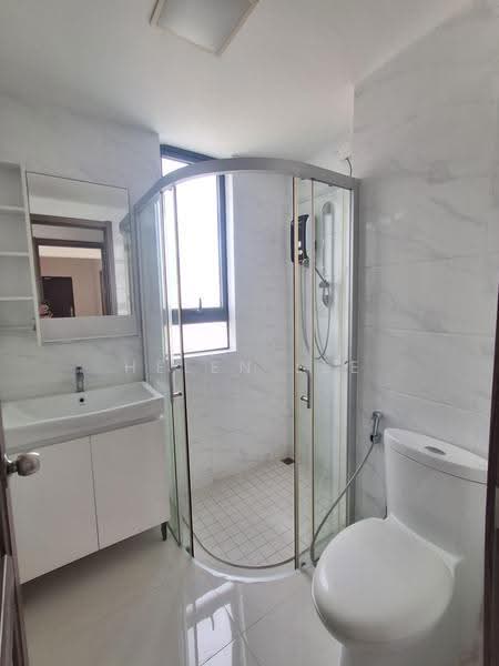 Pangsapuri untuk Disewa di Regalia Park @ Forest City - Helen Lee - Bathroom - PropertyGuru.com.my