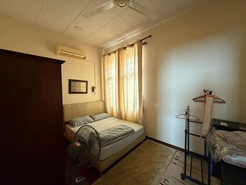 Rumah Berkembar untuk Dijual di Taman Ozana Impian (Bukit Katil) - Vinc Pheng - Bedroom - PropertyGuru.com.my