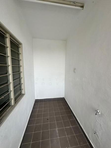 Apartment for Rent at Akasia - Yogesvaran Poovan - Balcony - PropertyGuru.com.my