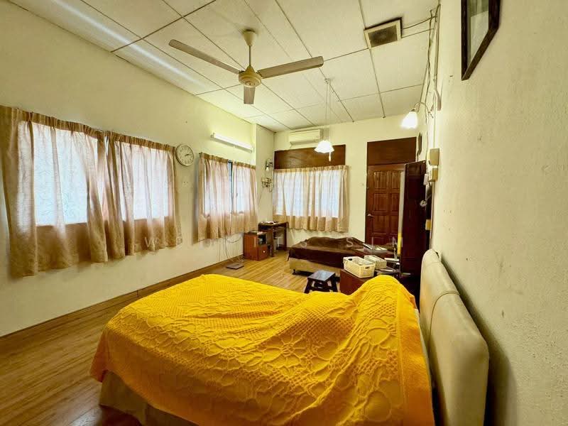 Semi-Detached House for Sale in Sungai Nibong (Bayan Lepas) - Welwits Sim - Bedroom - PropertyGuru.com.my
