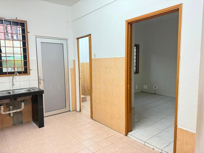 Rumah Teres 2-Tingkat untuk Dijual di Taman Cheras Prima (Kajang) - Celestine Ting - Kitchen - PropertyGuru.com.my