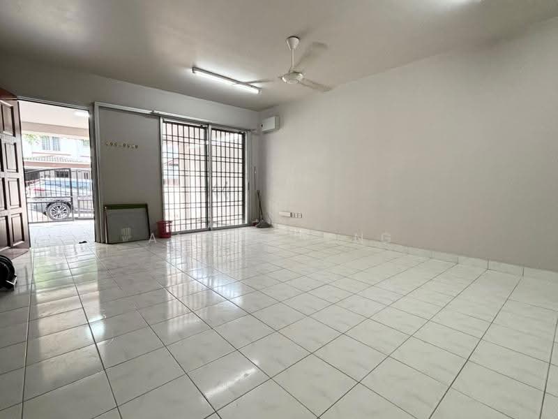 Rumah Teres 3-Tingkat untuk Disewa di Taman Gombak (Batu Caves) - Aaron Yong - Living Room - PropertyGuru.com.my