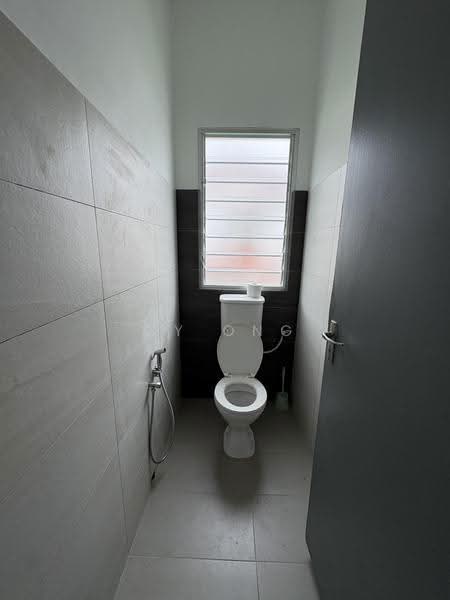 Semi-Detached House for Rent in Island Park (Jelutong) - CY Ong - Bathroom - PropertyGuru.com.my
