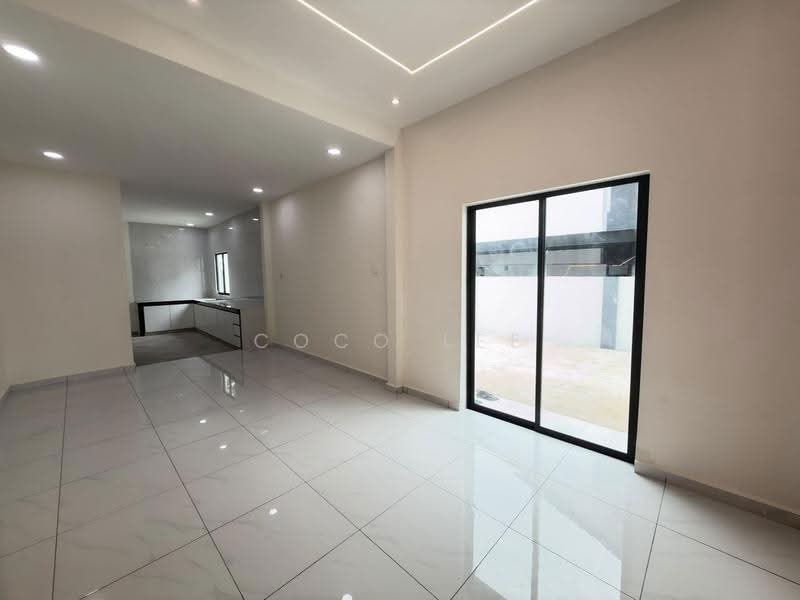 Rumah Berkembar untuk Dijual di Taman Sri Putri (Skudai) - Coco Lee - Living Room - PropertyGuru.com.my