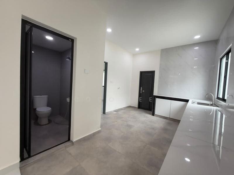 Rumah Berkembar untuk Dijual di Taman Sri Putri (Skudai) - Coco Lee - Bathroom - PropertyGuru.com.my