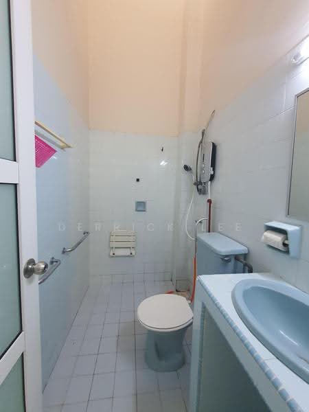 1.5-storey Terraced House for Sale in Usj 2 (Subang Jaya) - Derrick Lee - Bathroom - PropertyGuru.com.my