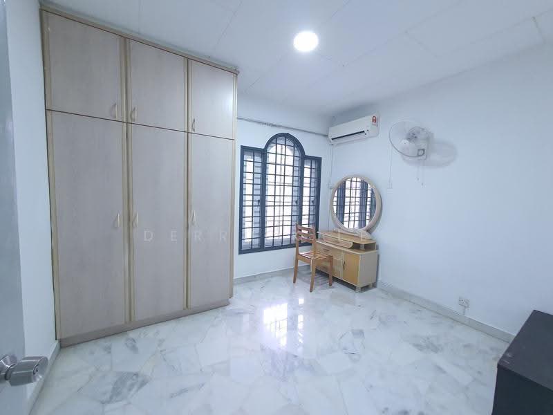 1.5-storey Terraced House for Sale in Usj 2 (Subang Jaya) - Derrick Lee - Bedroom - PropertyGuru.com.my