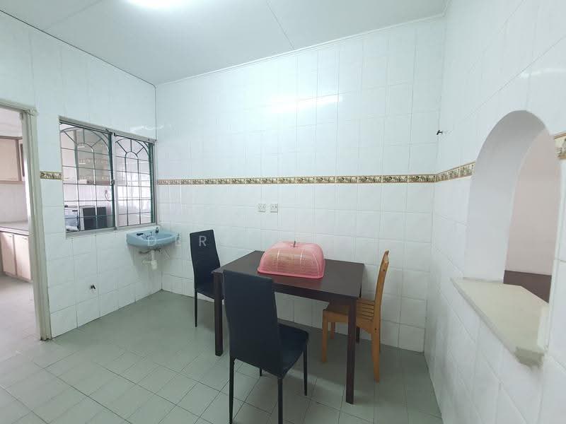 1.5-storey Terraced House for Sale in Usj 2 (Subang Jaya) - Derrick Lee - Dining Room - PropertyGuru.com.my