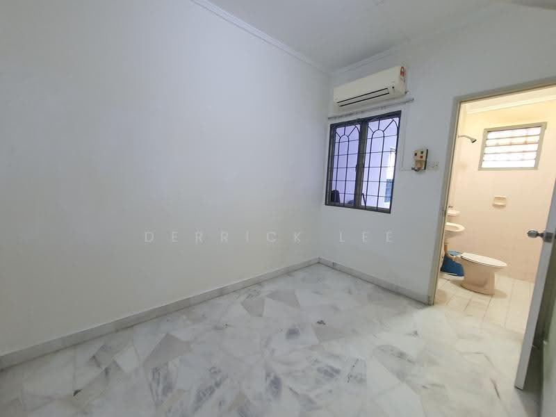 1.5-storey Terraced House for Sale in Usj 2 (Subang Jaya) - Derrick Lee - Bathroom - PropertyGuru.com.my