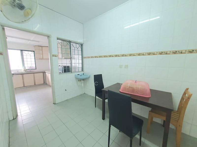 1.5-storey Terraced House for Sale in Usj 2 (Subang Jaya) - Derrick Lee - Kitchen - PropertyGuru.com.my