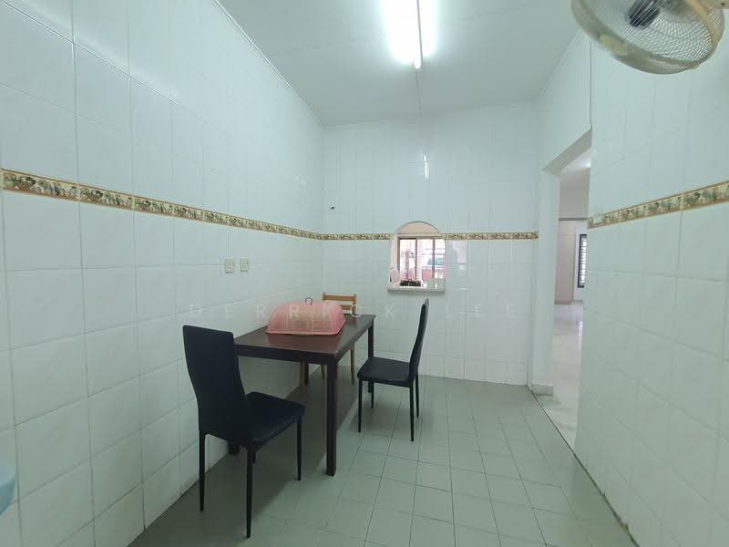 1.5-storey Terraced House for Sale in Usj 2 (Subang Jaya) - Derrick Lee - Dining Room - PropertyGuru.com.my