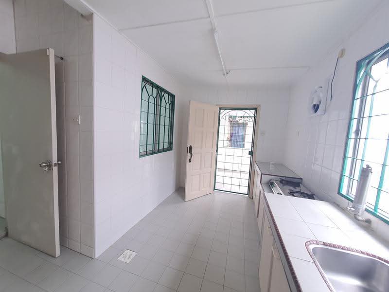 1.5-storey Terraced House for Sale in Usj 2 (Subang Jaya) - Derrick Lee - Kitchen - PropertyGuru.com.my