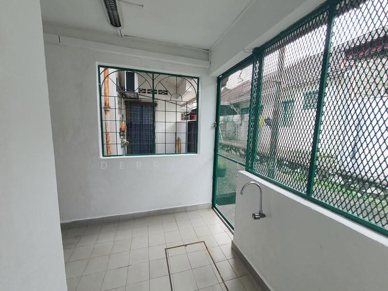 1.5-storey Terraced House for Sale in Usj 2 (Subang Jaya) - Derrick Lee - Balcony - PropertyGuru.com.my