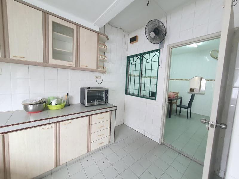 1.5-storey Terraced House for Sale in Usj 2 (Subang Jaya) - Derrick Lee - Kitchen - PropertyGuru.com.my