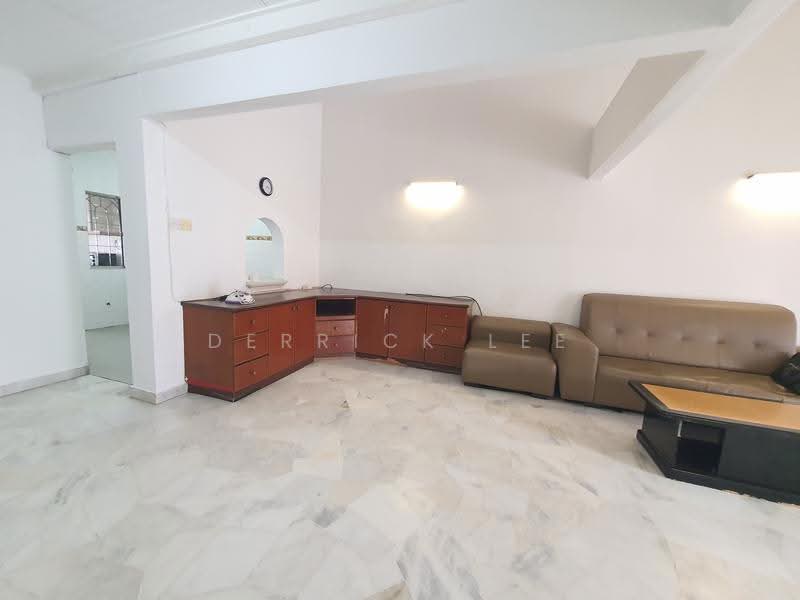 1.5-storey Terraced House for Sale in Usj 2 (Subang Jaya) - Derrick Lee - Living Room - PropertyGuru.com.my