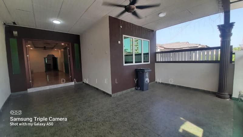 Rumah Teres untuk Dijual di Bandar Seremban Selatan (Seremban) - Daniel Yong - Entrance - PropertyGuru.com.my