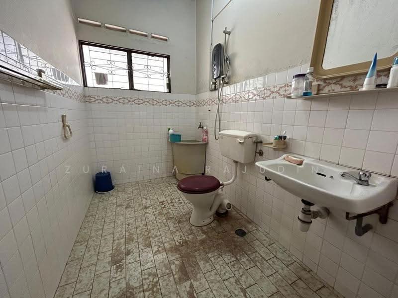 Rumah Banglo untuk Dijual di Petaling Jaya (Selangor) - Zuraina Rajudin - Bathroom - PropertyGuru.com.my