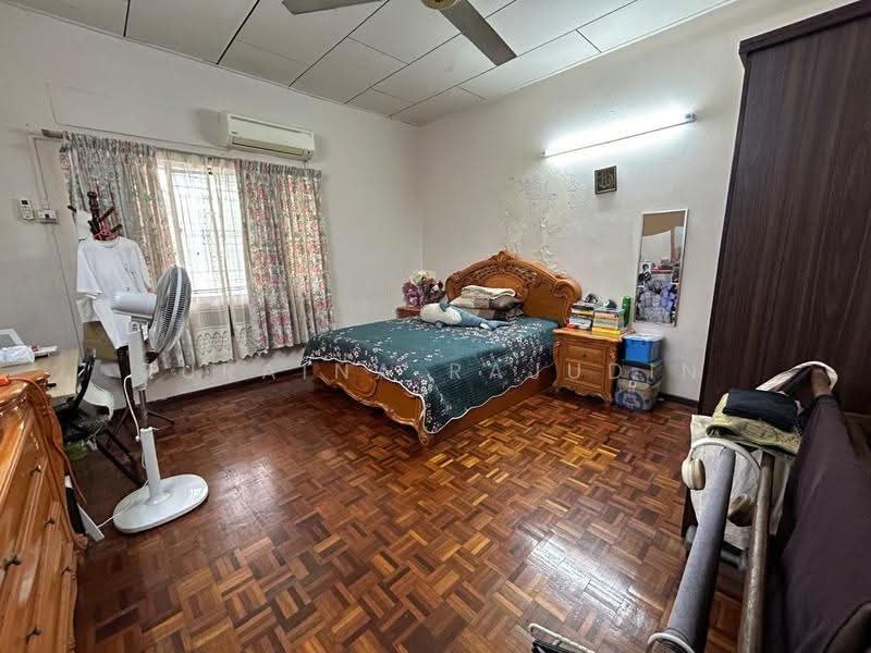 Rumah Banglo untuk Dijual di Petaling Jaya (Selangor) - Zuraina Rajudin - Bedroom - PropertyGuru.com.my