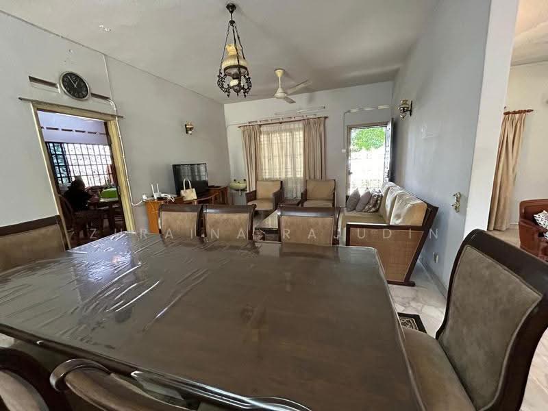 Rumah Banglo untuk Dijual di Petaling Jaya (Selangor) - Zuraina Rajudin - Living Room - PropertyGuru.com.my