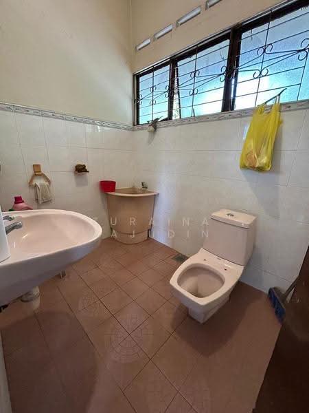 Rumah Banglo untuk Dijual di Petaling Jaya (Selangor) - Zuraina Rajudin - Bathroom - PropertyGuru.com.my