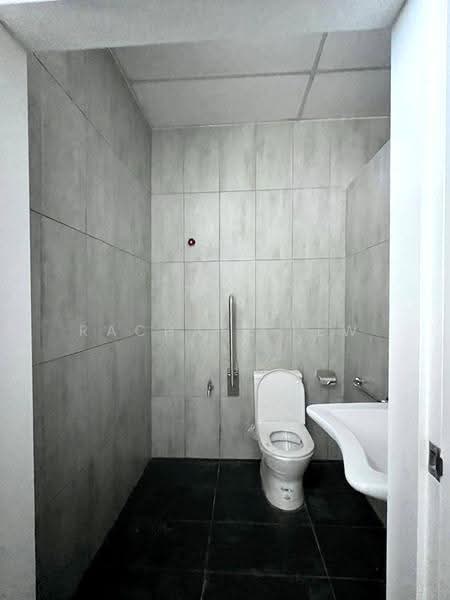 Kilang untuk Disewa di Taman Desa Cemerlang (Ulu Tiram) - Rachael Lew - Bathroom - PropertyGuru.com.my
