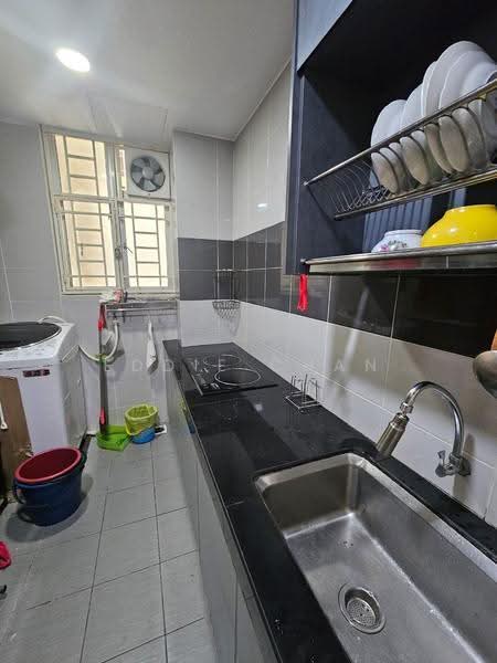 Condominium for Rent at Platinum Lake PV 16 - Eddie Chan - Kitchen - PropertyGuru.com.my