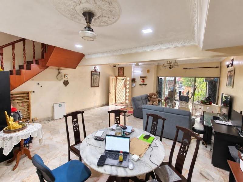 Rumah Teres 2-Tingkat untuk Dijual di Taman Sri Watan (Ampang) - Wan Azlan Ahmad - Living Room - PropertyGuru.com.my