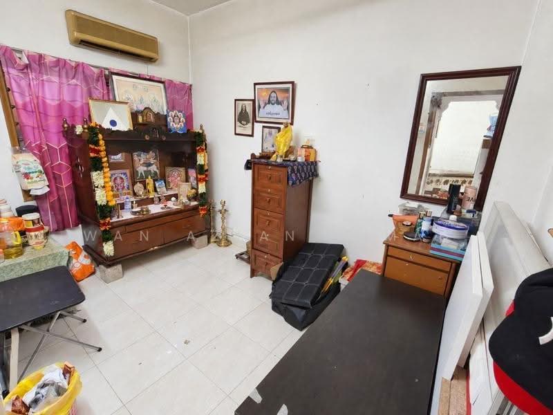 Rumah Teres 2-Tingkat untuk Dijual di Taman Sri Watan (Ampang) - Wan Azlan Ahmad - Living Room - PropertyGuru.com.my