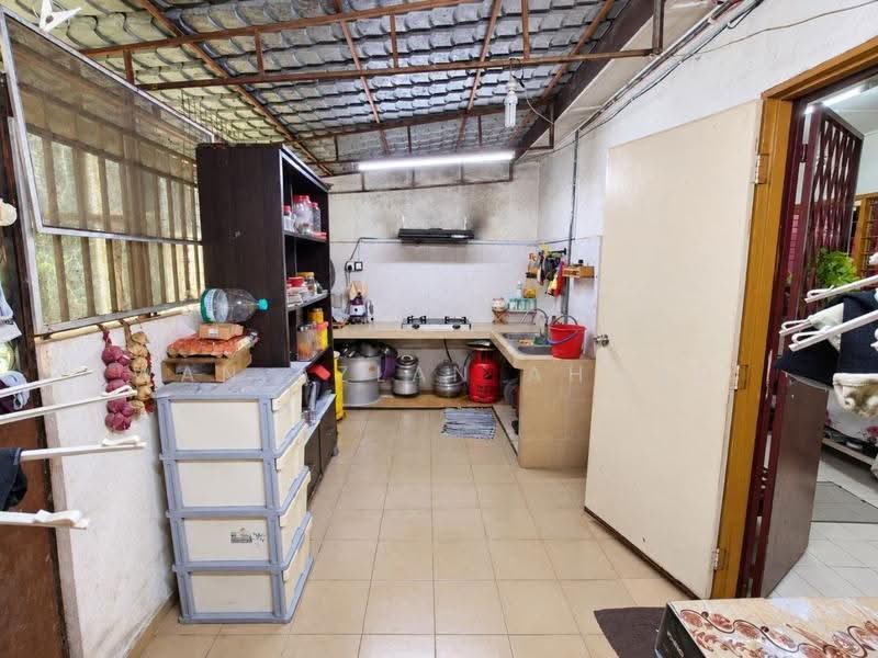 Rumah Teres 2-Tingkat untuk Dijual di Taman Sri Watan (Ampang) - Wan Azlan Ahmad - Kitchen - PropertyGuru.com.my