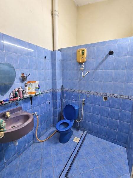 Rumah Teres 2-Tingkat untuk Dijual di Taman Sri Watan (Ampang) - Wan Azlan Ahmad - Bathroom - PropertyGuru.com.my