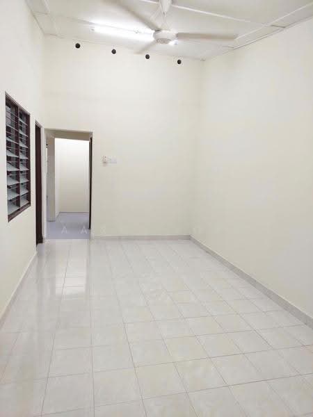 Rumah Teres 1-Tingkat untuk Disewa di Petaling Jaya (Selangor) - Aaron Yong - Living Room - PropertyGuru.com.my