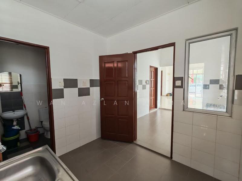 Terraced House for Sale in Sungai Buloh (Selangor) - Wan Azlan Ahmad - Bathroom - PropertyGuru.com.my