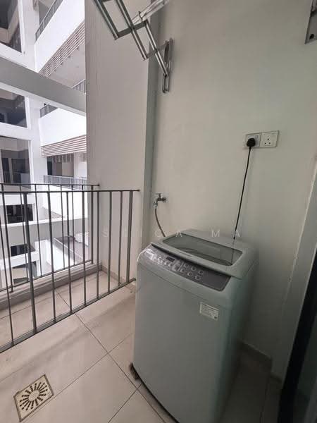 Kediaman Servis untuk Disewa di Crescent Bay Suites (Teluk Bayu) - Jessica Ma - Balcony - PropertyGuru.com.my