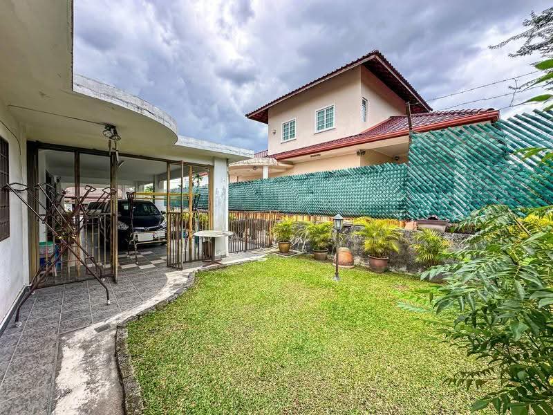 Semi-Detached House for Sale in Bukit Gasing (Petaling Jaya) - Afiqah zaidi - Exterior - PropertyGuru.com.my