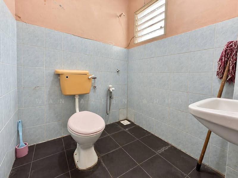 Rumah Teres 2-Tingkat untuk Dijual di Bandar Puncak Alam (Puncak Alam) - Wan Azlan Ahmad - Bathroom - PropertyGuru.com.my