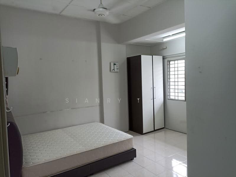 Pangsapuri untuk Dijual di Jalil Damai Apartments - Sianry Tan - Bedroom - PropertyGuru.com.my