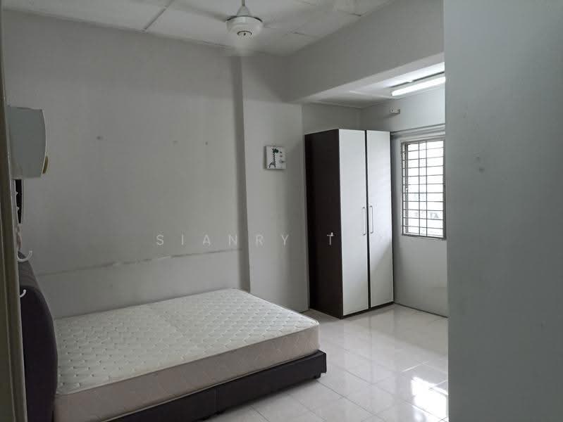 Pangsapuri untuk Dijual di Jalil Damai Apartments - Sianry Tan - Bedroom - PropertyGuru.com.my