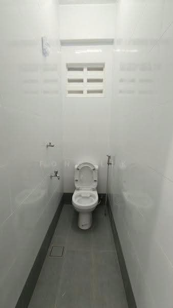 Kilang untuk Disewa di Taman Mount Austin (Tebrau) - Fong Lik - Bathroom - PropertyGuru.com.my