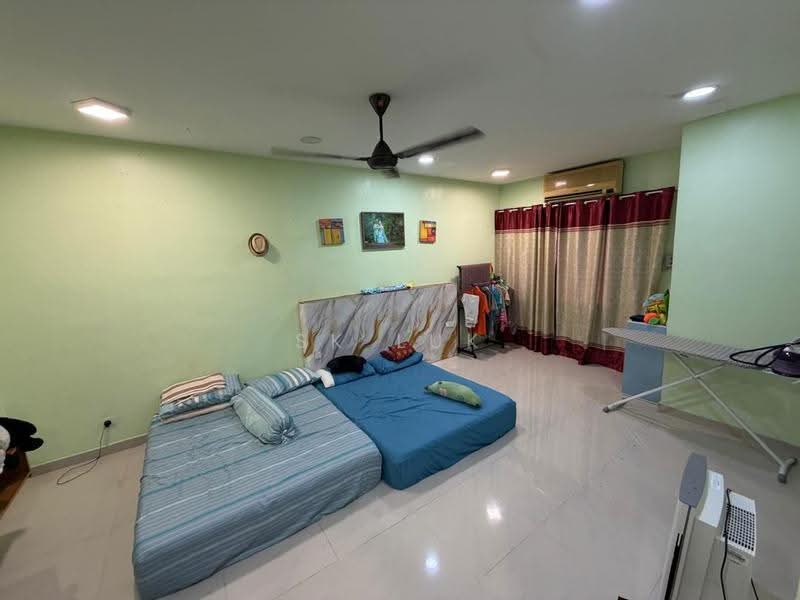 2.5-storey Terraced House for Sale in Bandar Country Homes (Rawang) - SK Luk - Bedroom - PropertyGuru.com.my